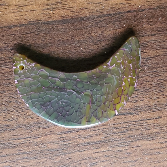 New Dragon Veins Agate Crescent Moon Pendant. - Picture 3 of 11